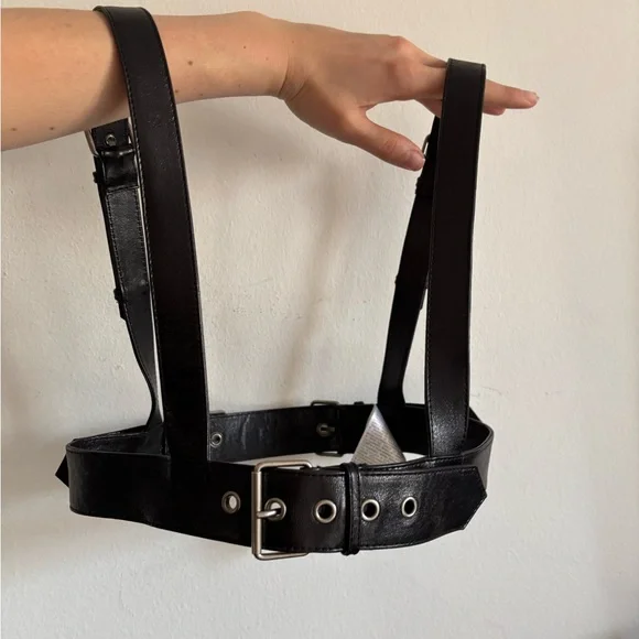 Gucci f/w 2020 leather harness belt. Iconic piece. One size. - Picture 6 of 8